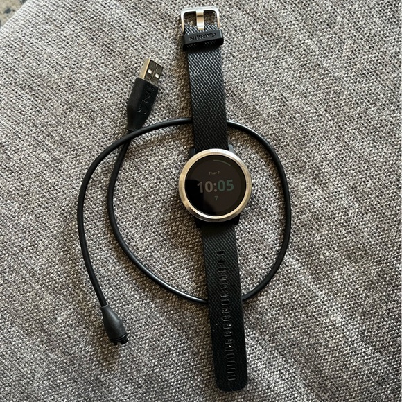Garlic Vivoactive 3 GPS Smartwatch - Picture 5 of 5